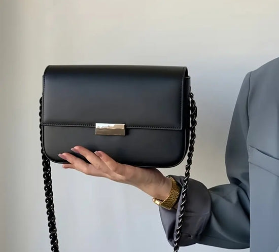 Klassische Umhängetasche mit Kette – Schwarze Eleganz