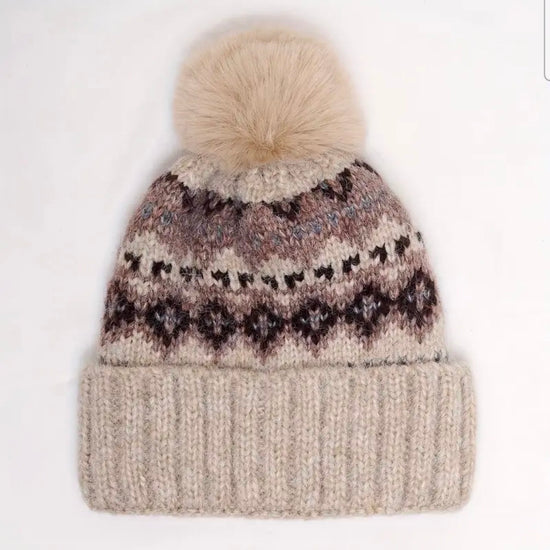 Nordic Cozy Pom-Pom Pipo