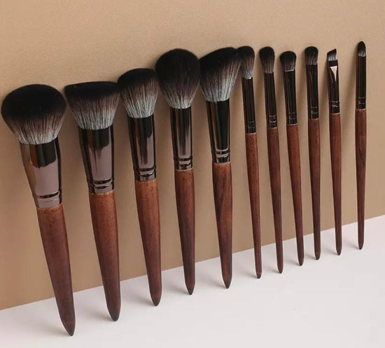 EarthGlow™ 12-in-1 Wooden meikkisivellinsetti