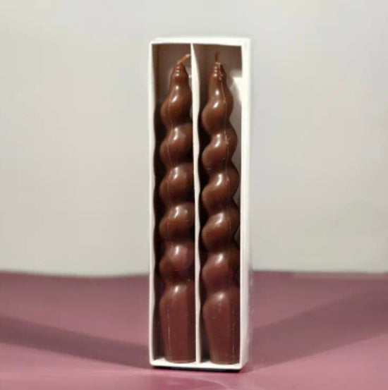 CocoaTwist – Suklaanruskeat Kierrekynttilät (2 kpl)