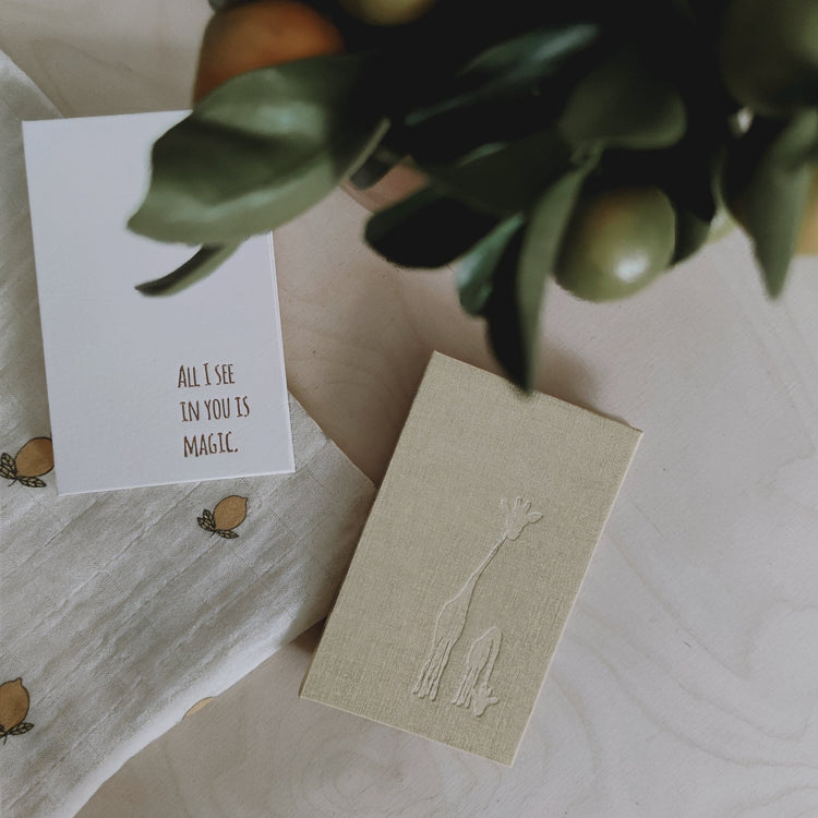 Neuvolakorttikotelo - Kirahvi keltainen - LuKLabel