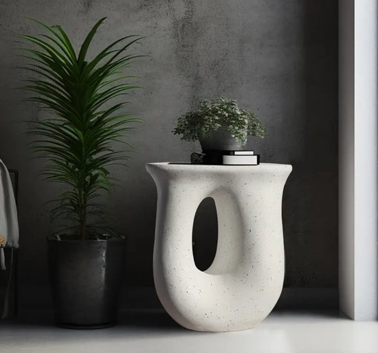 Urban U-Concrete Table – sivupöytä