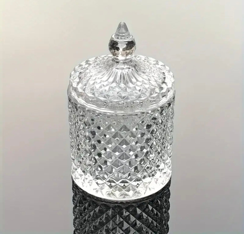 Kristallinen säilytyspurkkI kannella – elegantti yksityiskohta kotiin