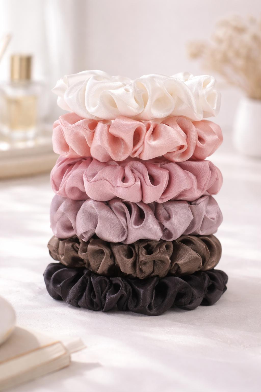 Silky Scrunchie Set – pehmeät sävyt hiuksiisi