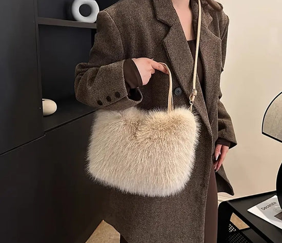 Faux fur crossbody laukku