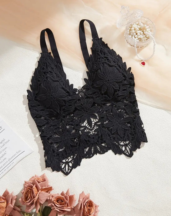 Lace Romance Bralette  pitsitoppi