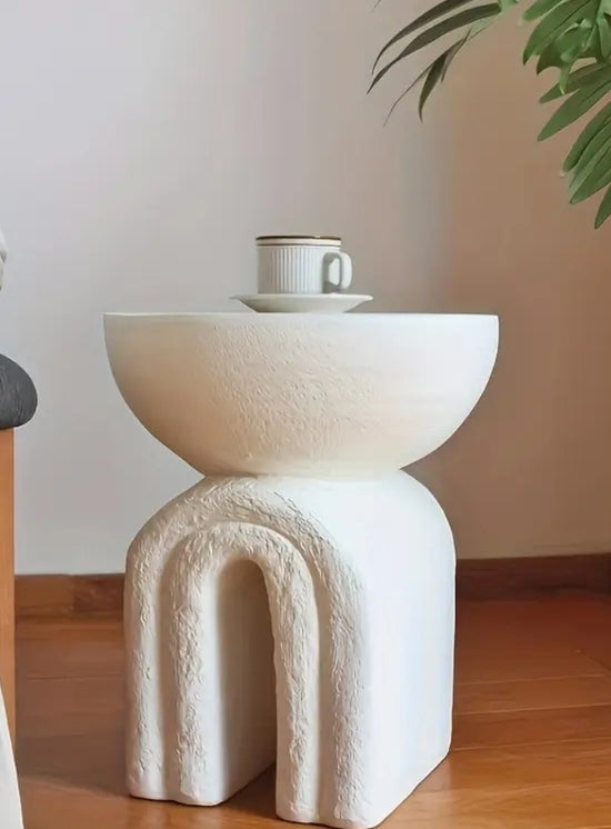 Arched Sculpture sivupöytä – Modern Cream