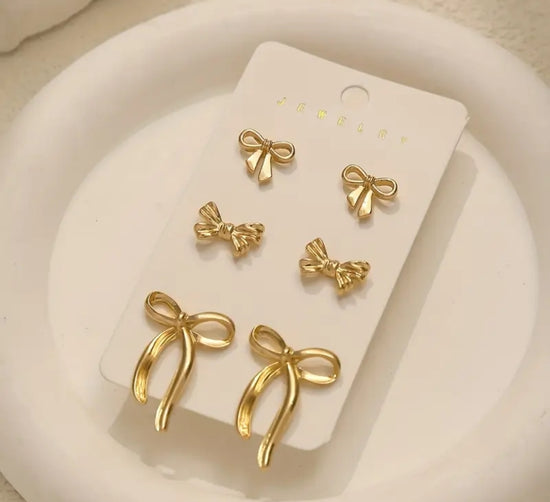 🎀 Golden Bow Trio – Kultaiset rusetti-korvakorut