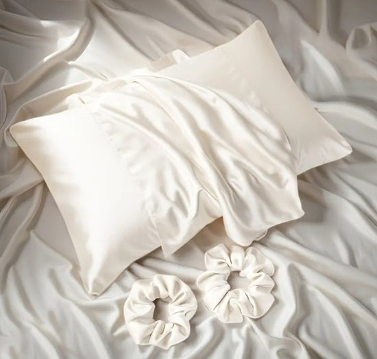 Luxe Satin Beauty Set – tyynyliina + 2 hiusdonitsia white