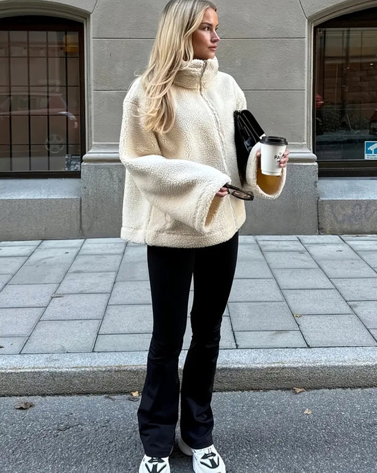 Oversize Teddy Fleece -takki – Talven pehmoisin suosikki!