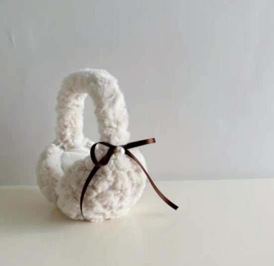 Teddy Luxe Korvaläpät – Pearl Bow Edition white 🤍