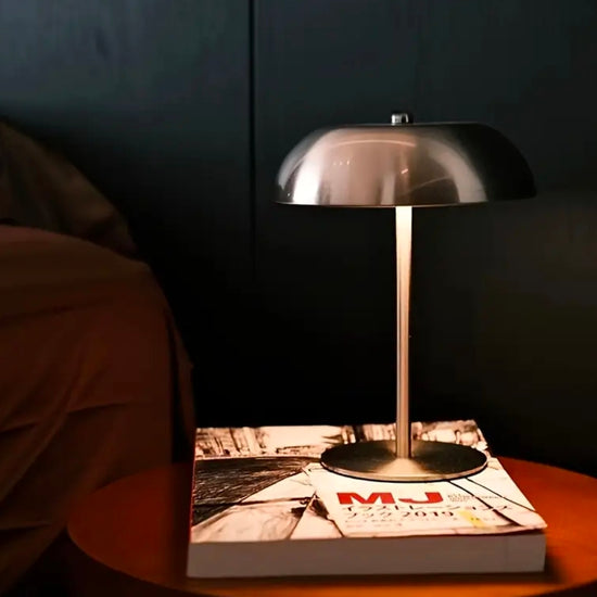 Modern Metal Touch Lamp – Säädettävä & Ladattava