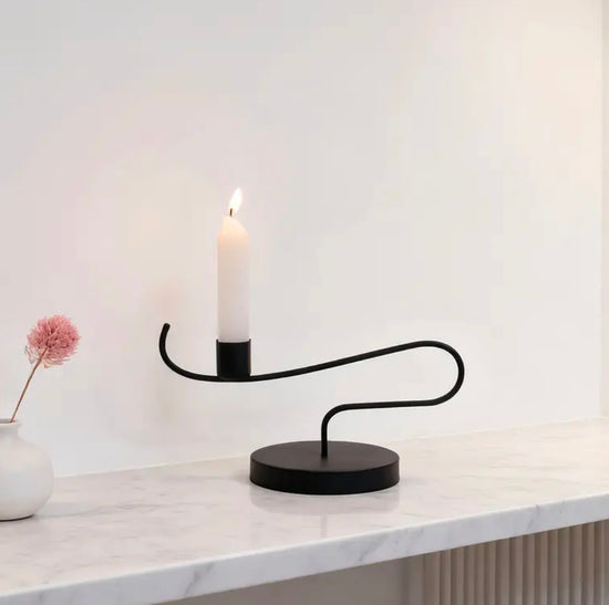 LinaCurve™ – Minimalistinen Metallinen Kynttilänjalka