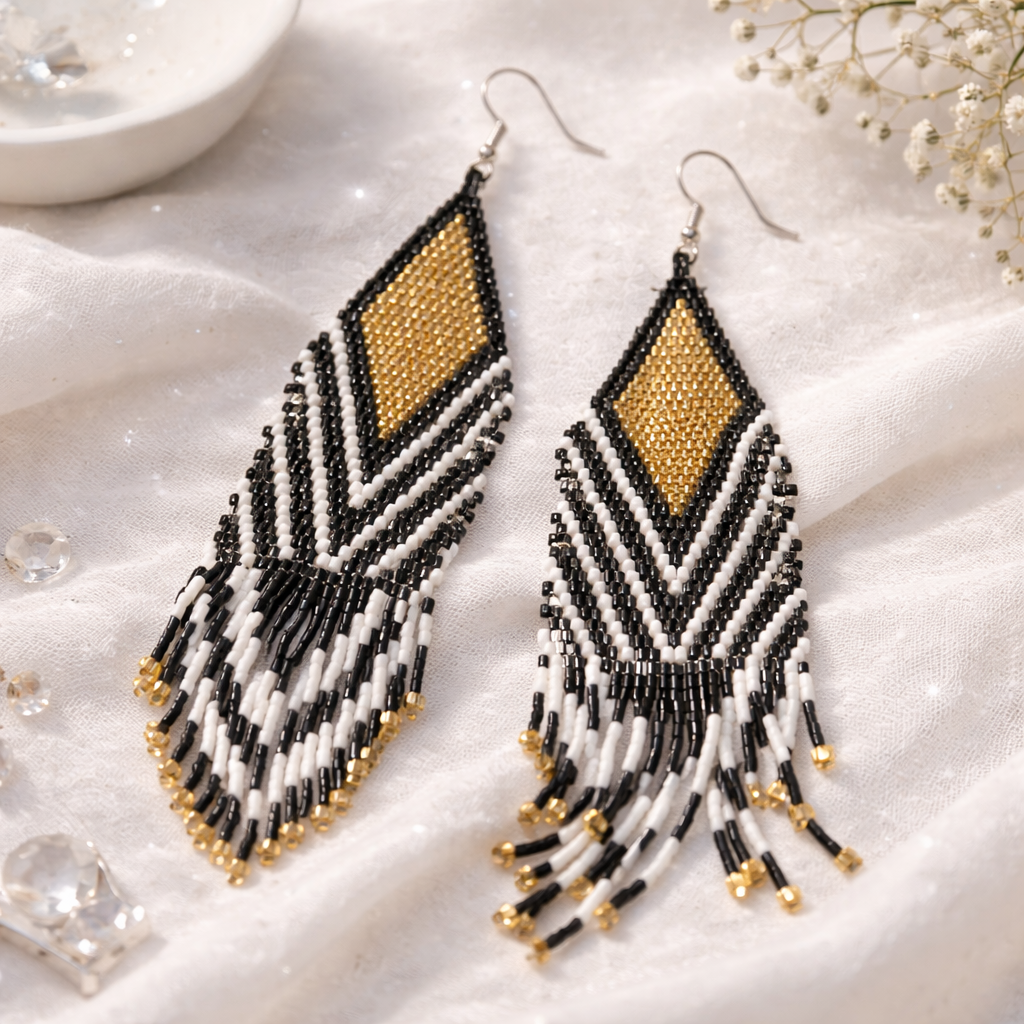 Käsin kudotut helmikorvakorut – musta & kulta