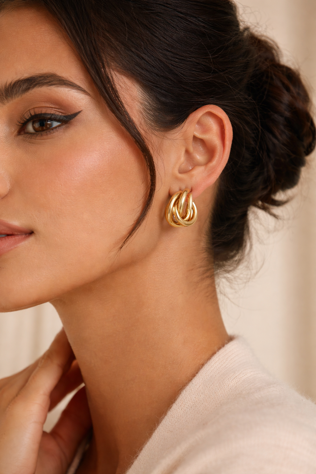 Elegantti statement-koru arkeen ja juhlaan