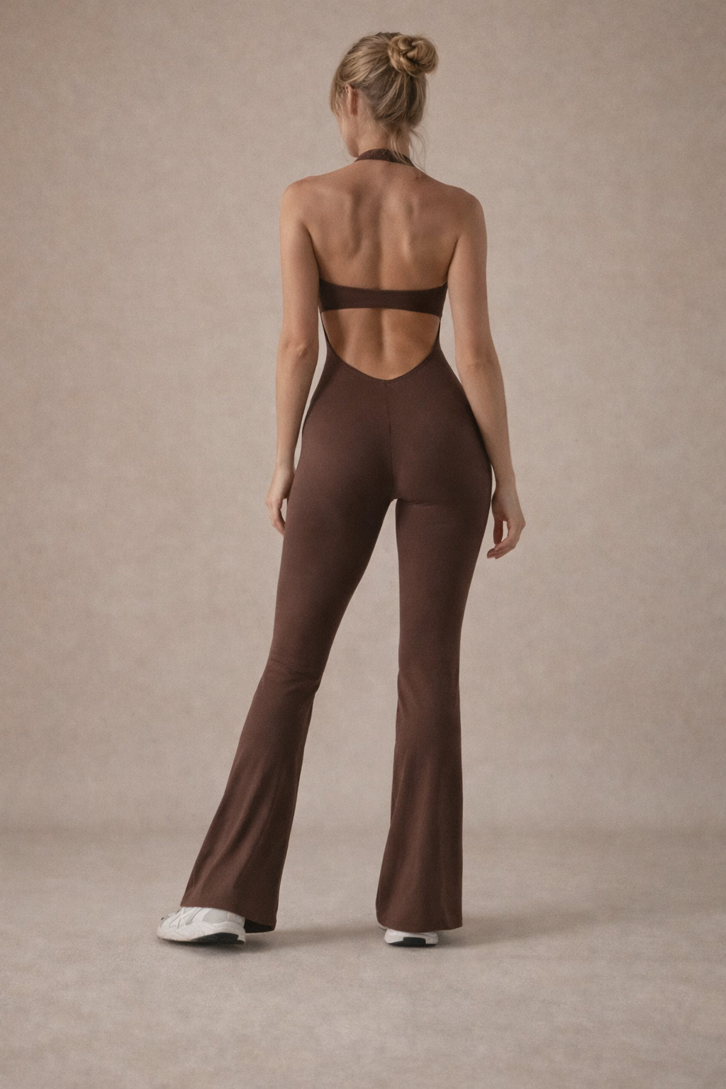 Sculpted Halter Flare Jumpsuit ruskea