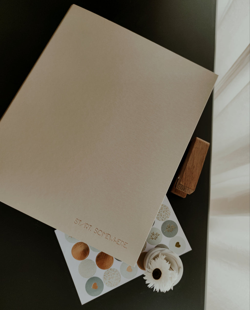 Kansio - shine beige - LuKLabel