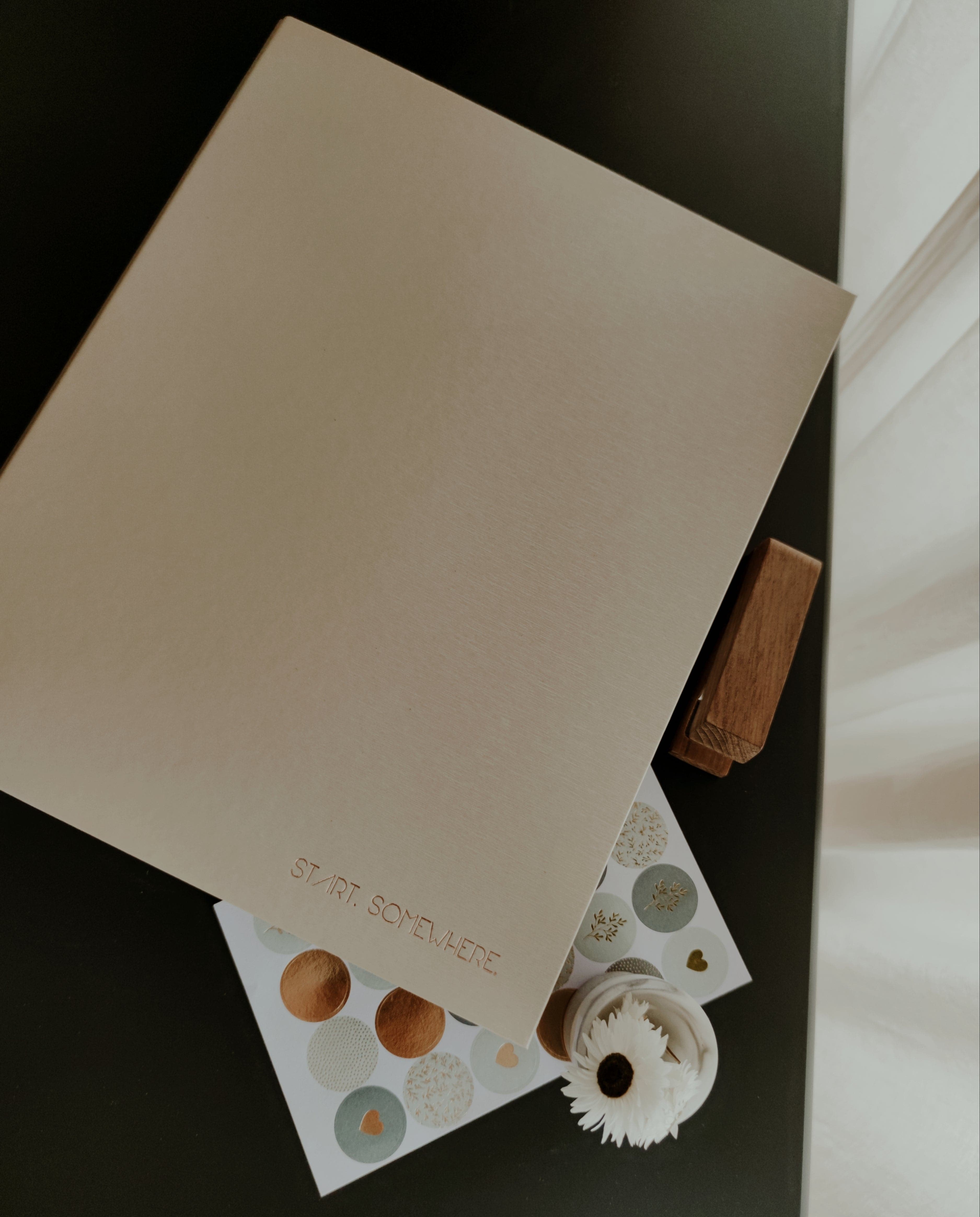 Kansio - shine beige - LuKLabel