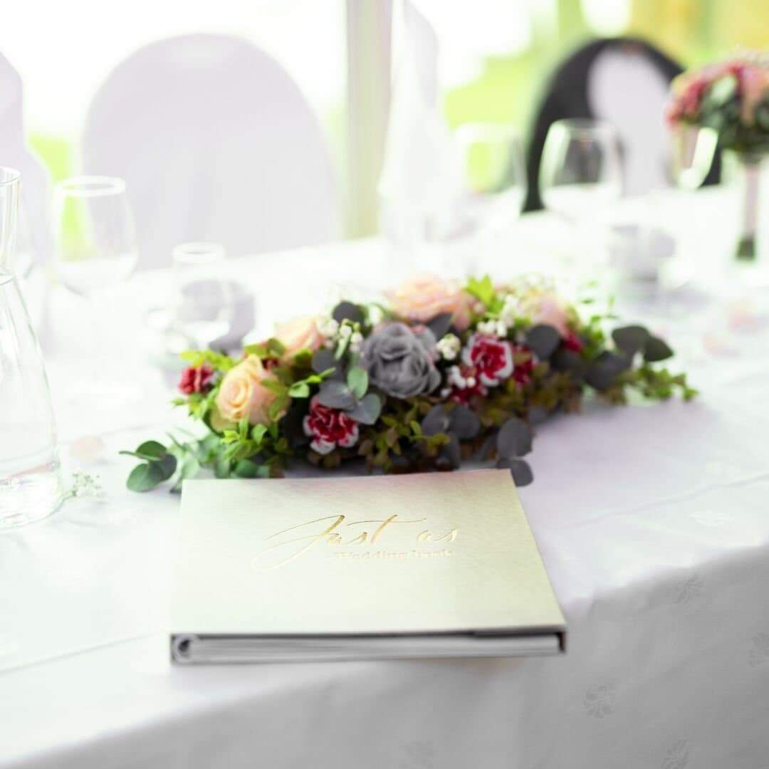 Just us - hääkirja - LuKLabel